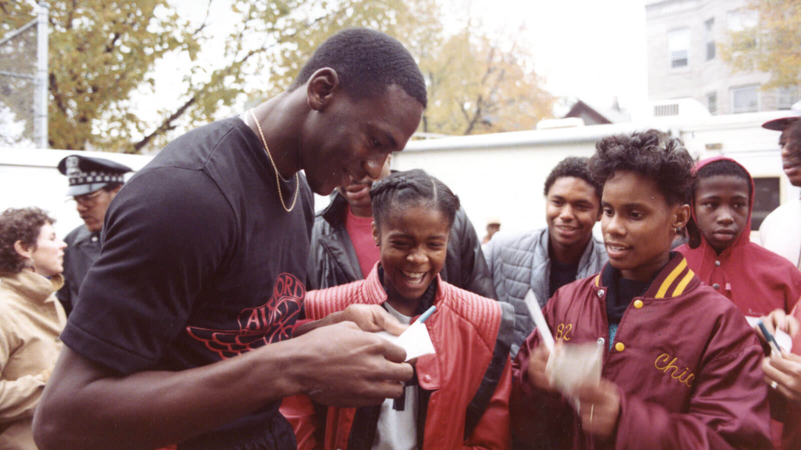 Michael Jordan Signing Autographs - Desktop Gallery