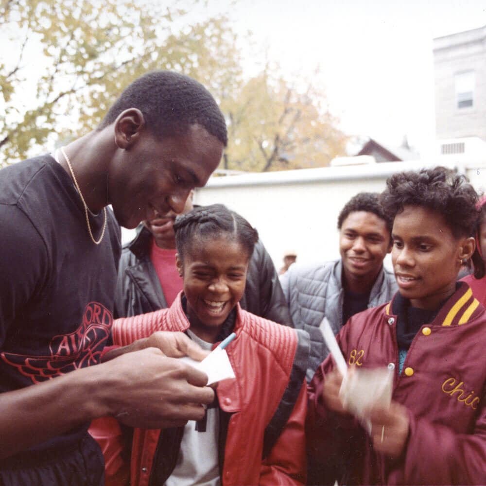 Michael Jordan Signing Autographs - Mobile Gallery